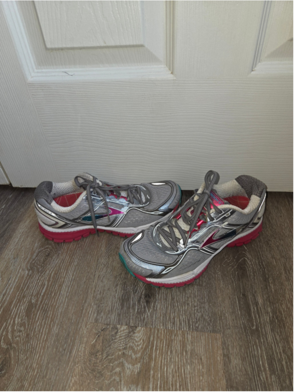 Women's Brooks Ghost Athletic Shoes Grey and Pink